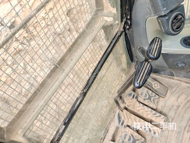 左后方玻璃角標(駕駛室部分) 左后方玻璃角標(駕駛室部分)