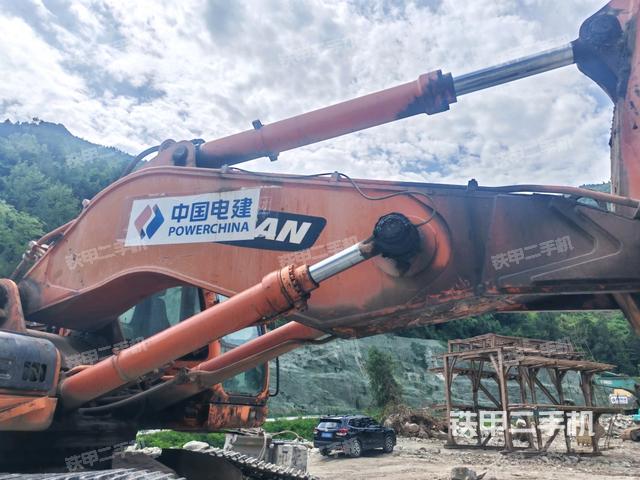 小臂整體左后(工作和回轉(zhuǎn)裝置) 小臂整體左后(工作和回轉(zhuǎn)裝置)