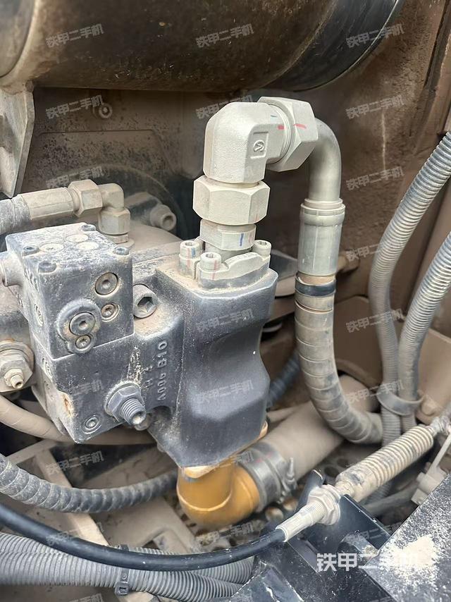 液壓泵艙室正面整體(整機(jī)外觀) 液壓泵艙室正面整體(整機(jī)外觀)