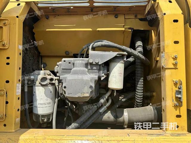 液壓泵艙室正面整體(整機(jī)外觀) 液壓泵艙室正面整體(整機(jī)外觀)