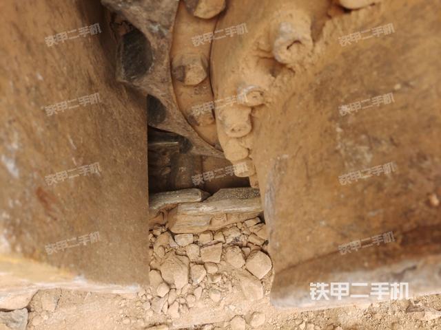 右側(cè)履帶整體(行走機構(gòu)) 右側(cè)履帶整體(行走機構(gòu))