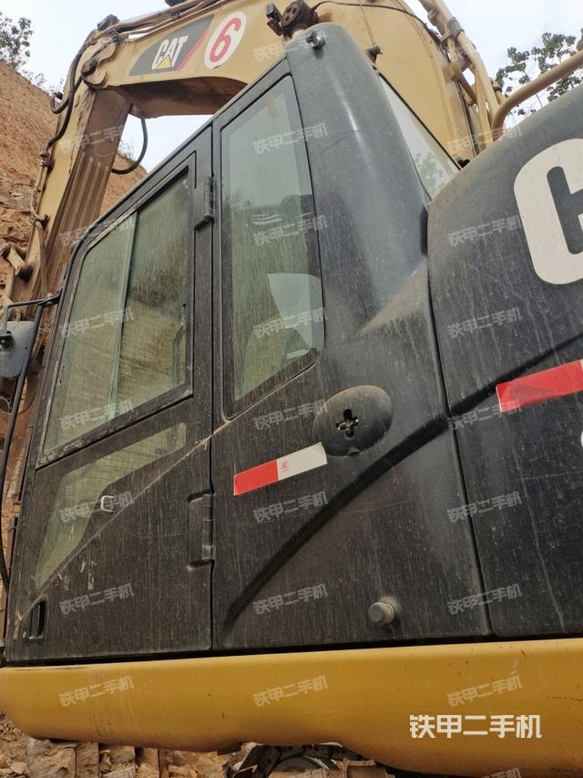 座椅左側(cè)控制臺/音響/含左手柄(駕駛室部分) 座椅左側(cè)控制臺/音響/含左手柄(駕駛室部分)