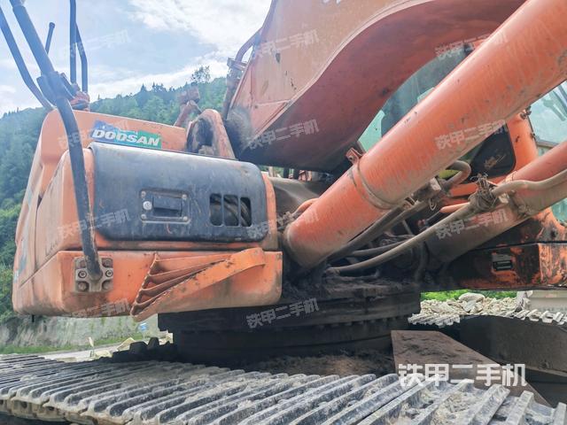 小臂整體右前(工作和回轉(zhuǎn)裝置) 小臂整體右前(工作和回轉(zhuǎn)裝置)