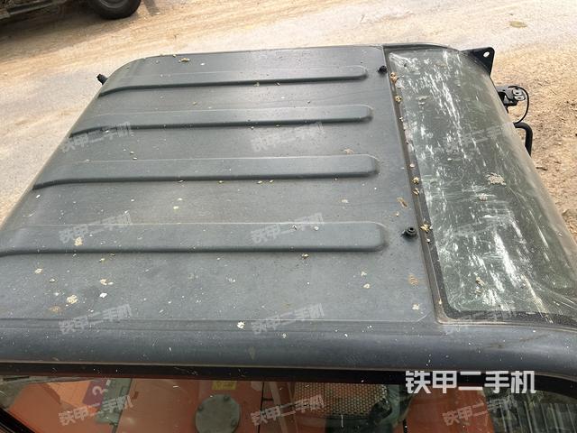 駕駛室頂部(整機外觀) 駕駛室頂部(整機外觀)