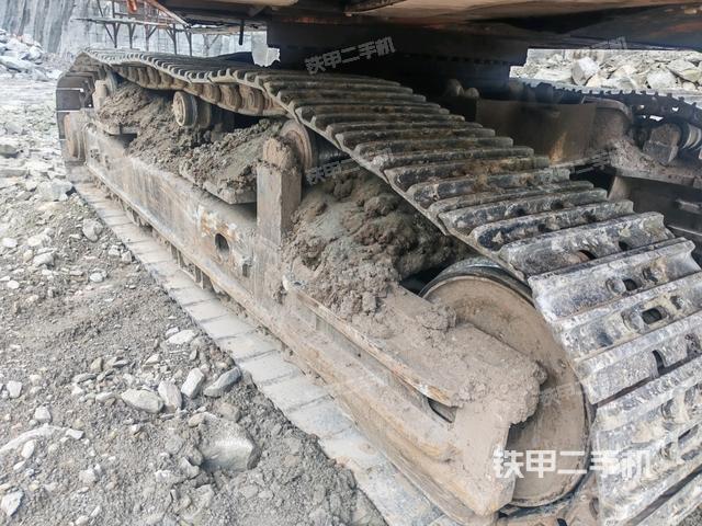 右側(cè)履帶整體(行走機(jī)構(gòu)) 右側(cè)履帶整體(行走機(jī)構(gòu))