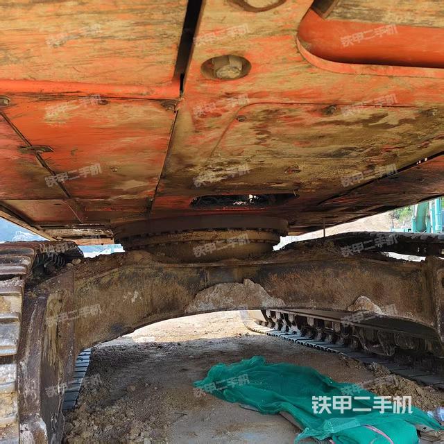 轉(zhuǎn)盤和下車架正前(工作和回轉(zhuǎn)裝置) 轉(zhuǎn)盤和下車架正前(工作和回轉(zhuǎn)裝置)
