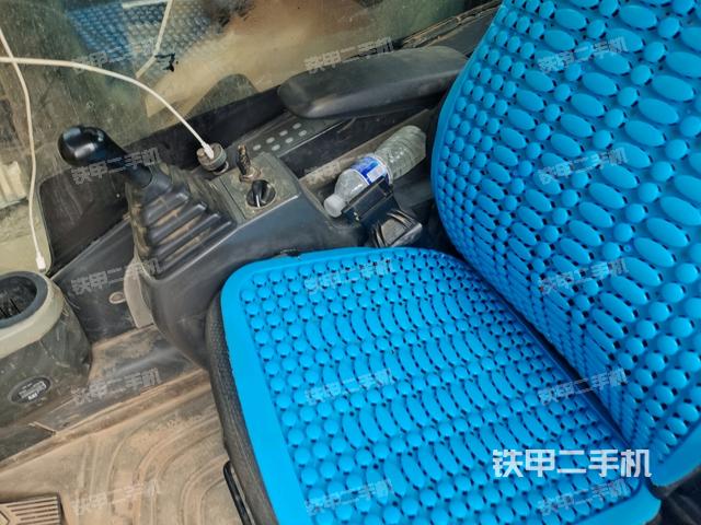 右側(cè)玻璃角標(駕駛室部分) 右側(cè)玻璃角標(駕駛室部分)