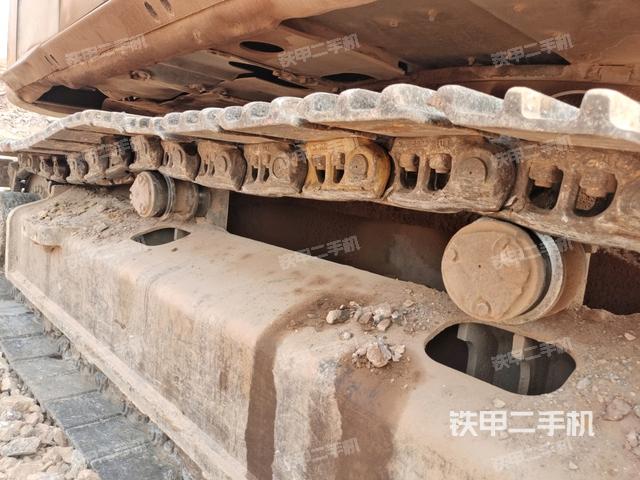 右側(cè)履帶整體(行走機構(gòu)) 右側(cè)履帶整體(行走機構(gòu))
