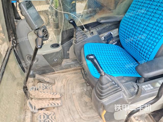 后窗玻璃角標(駕駛室部分) 后窗玻璃角標(駕駛室部分)