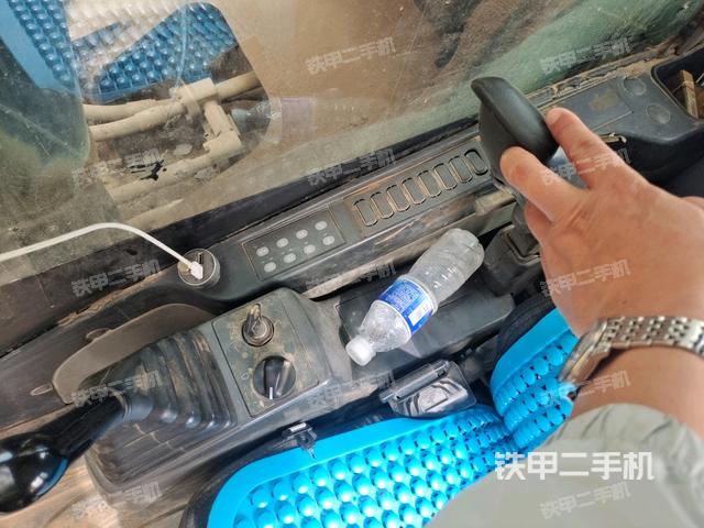 駕駛室左前45度(駕駛室部分) 駕駛室左前45度(駕駛室部分)