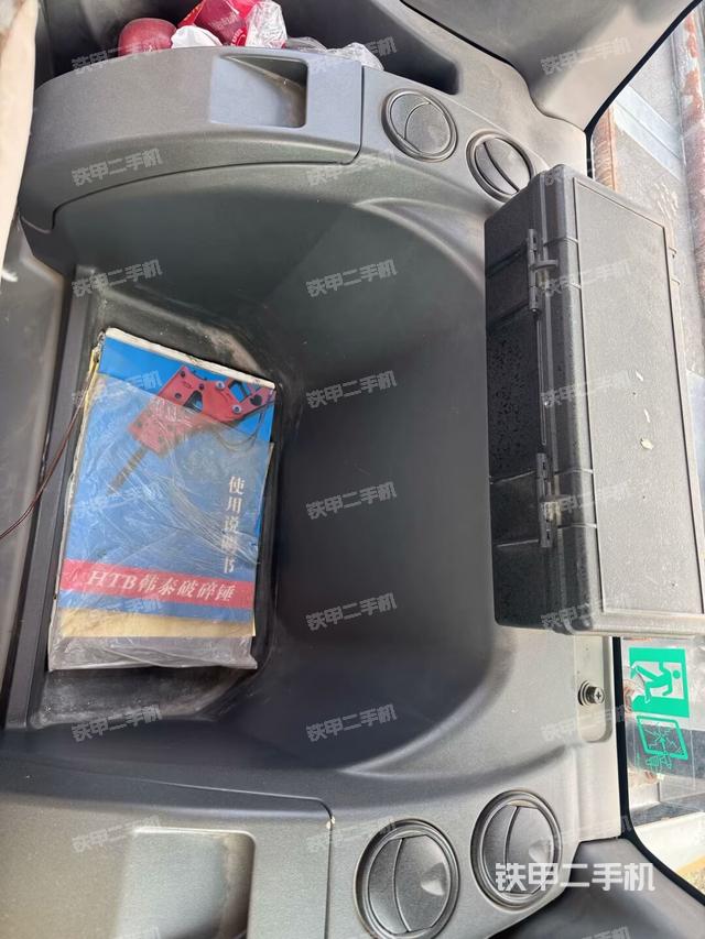 后窗玻璃角标（驾驶室部分）