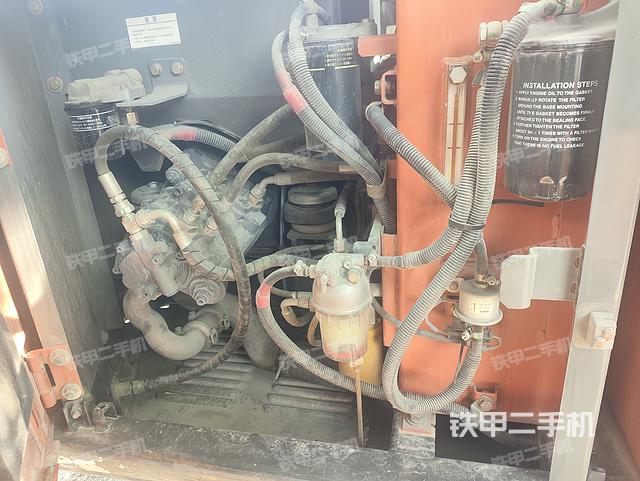 液压泵舱室正面整体（整机外观）