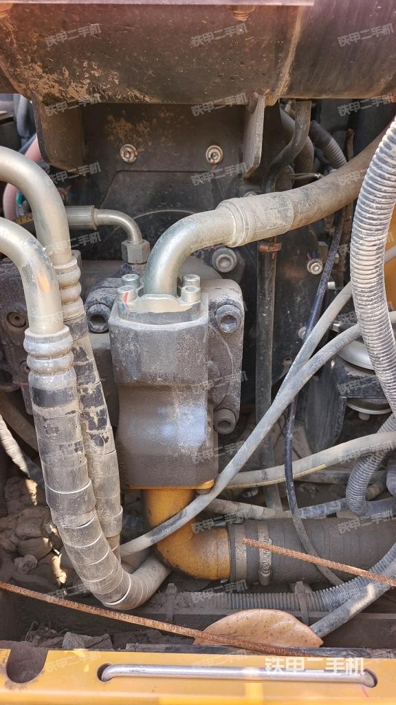 液壓泵艙室正面整體(整機(jī)外觀) 液壓泵艙室正面整體(整機(jī)外觀)