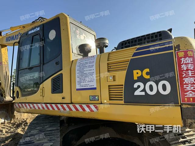 駕駛室頂部(整機(jī)外觀) 駕駛室頂部(整機(jī)外觀)
