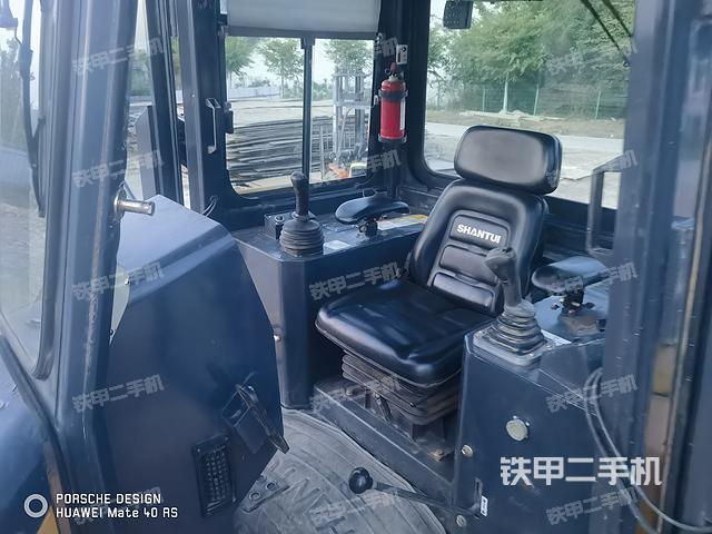 駕駛室操作臺(tái)(設(shè)備外觀及核心部件) 駕駛室操作臺(tái)(設(shè)備外觀及核心部件)
