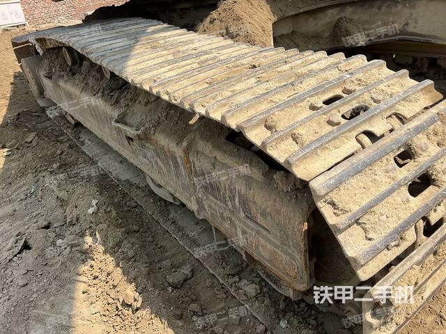 單側(cè)履帶整體(整機(jī)外觀) 單側(cè)履帶整體(整機(jī)外觀)
