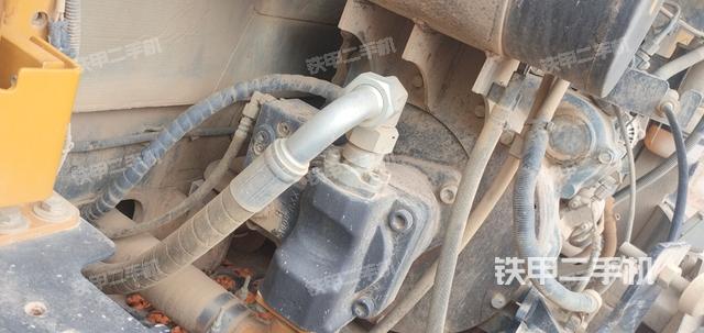 液壓泵艙室正面整體(整機外觀) 液壓泵艙室正面整體(整機外觀)