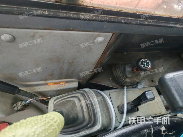 座椅右側(cè)控制臺(tái)/鑰匙門/油門/含右手柄(駕駛室部分) 座椅右側(cè)控制臺(tái)/鑰匙門/油門/含右手柄(駕駛室部分)