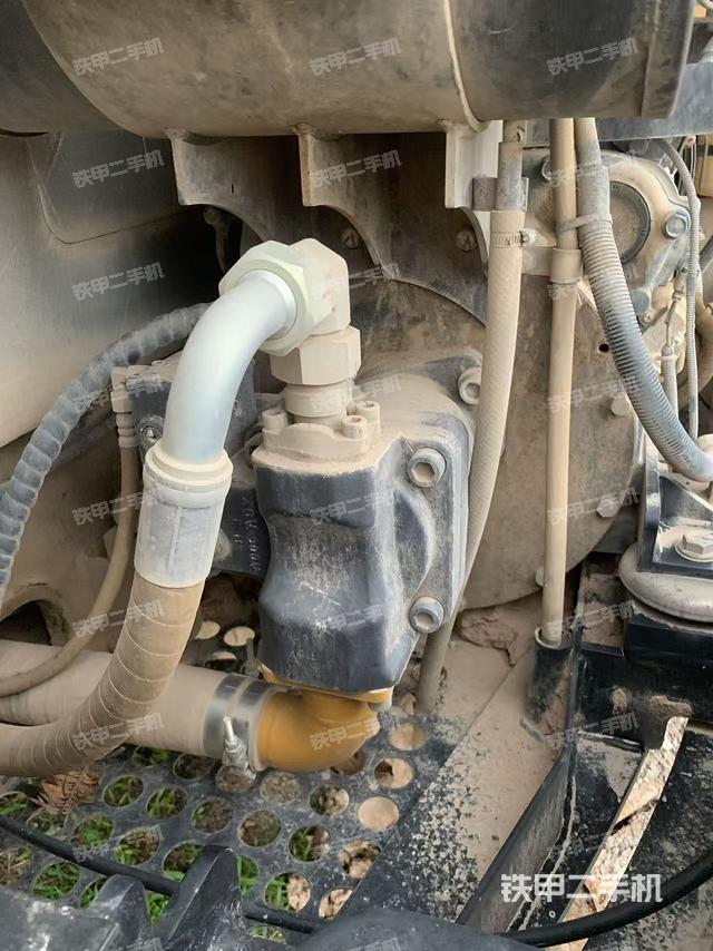 液壓泵艙室正面整體(整機(jī)外觀) 液壓泵艙室正面整體(整機(jī)外觀)