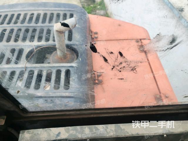 行走控制手柄和踏板?俯拍(駕駛室部分) 行走控制手柄和踏板?俯拍(駕駛室部分)