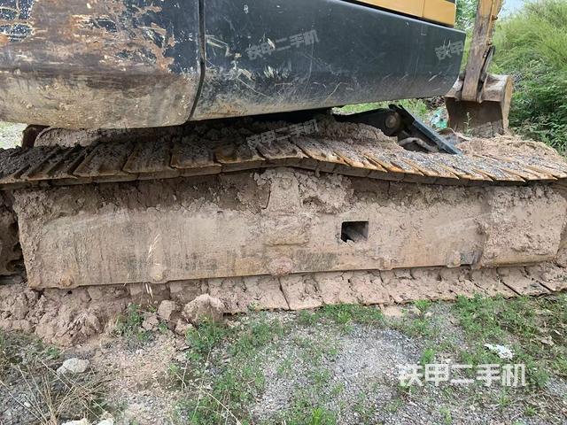 單側(cè)履帶整體(整機(jī)外觀) 單側(cè)履帶整體(整機(jī)外觀)