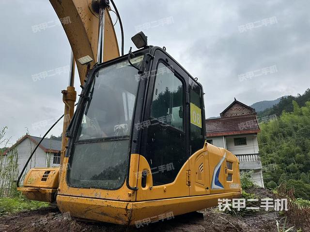 龍工LG6230E挖掘機(jī)