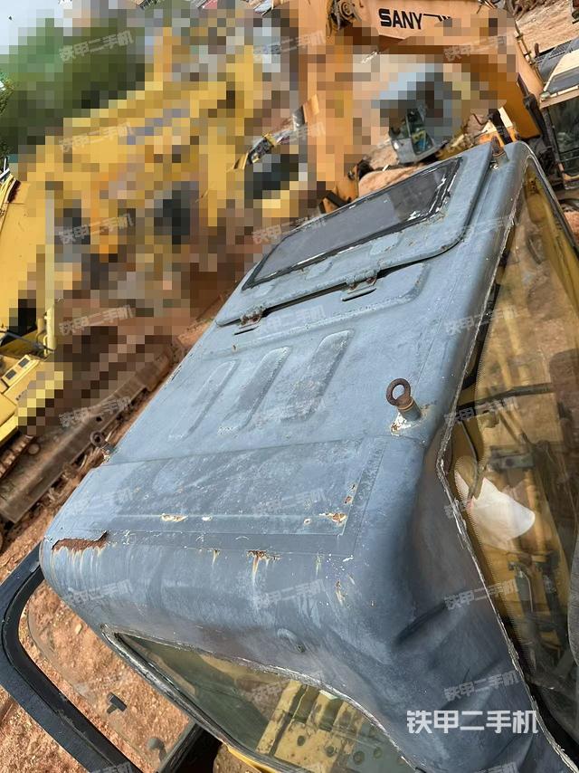 駕駛室頂部(整機外觀) 駕駛室頂部(整機外觀)