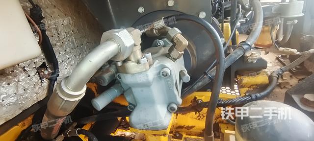 液壓泵艙室正面整體(整機(jī)外觀) 液壓泵艙室正面整體(整機(jī)外觀)