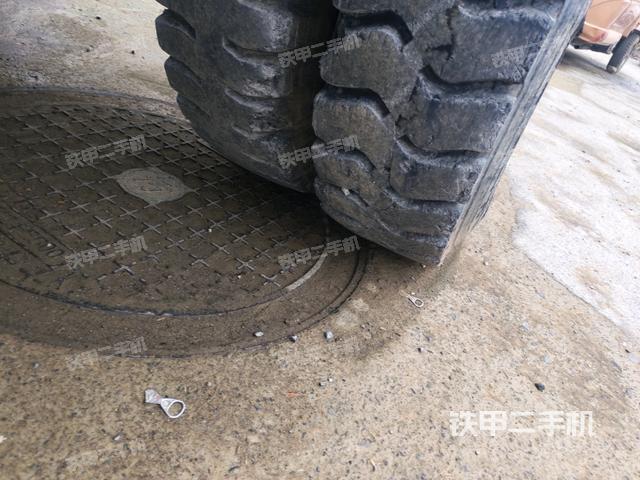 右側(cè)履帶整體?(行走機(jī)構(gòu)) 右側(cè)履帶整體?(行走機(jī)構(gòu))