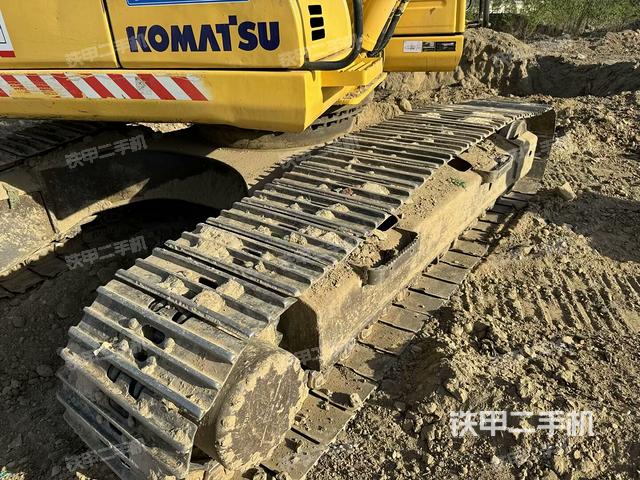 單側(cè)履帶整體(整機(jī)外觀) 單側(cè)履帶整體(整機(jī)外觀)