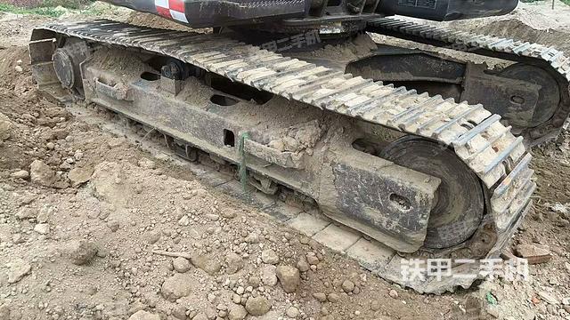 單側(cè)履帶整體(整機(jī)外觀) 單側(cè)履帶整體(整機(jī)外觀)