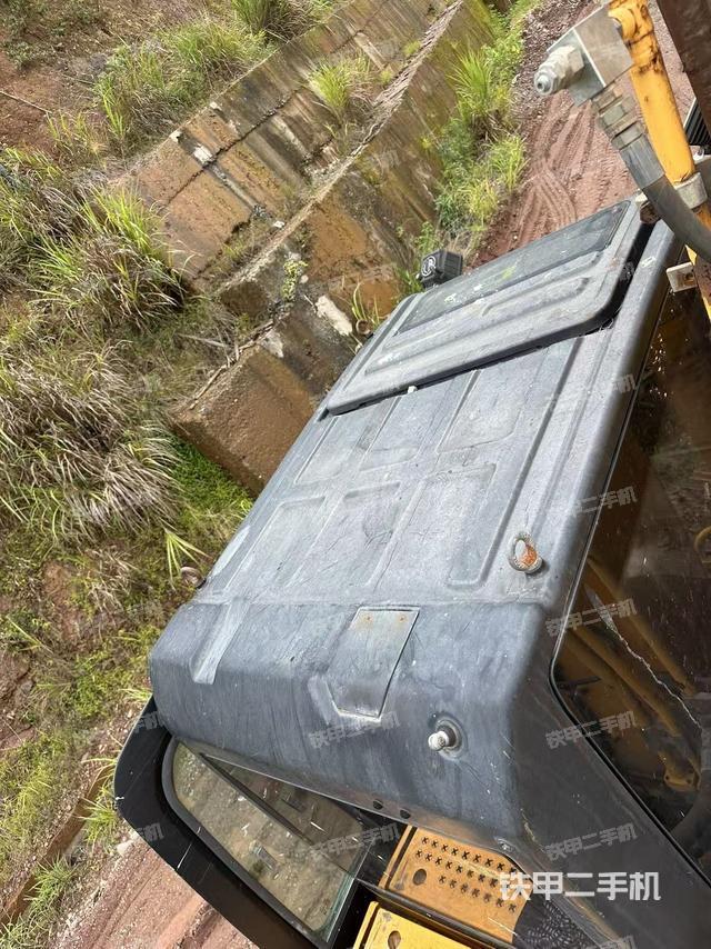 驾驶室顶部（整机外观）