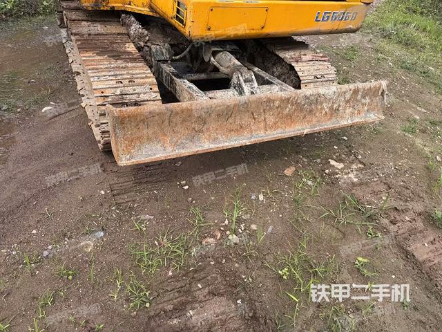 轉盤和下車架正前(工作和回轉裝置) 轉盤和下車架正前(工作和回轉裝置)