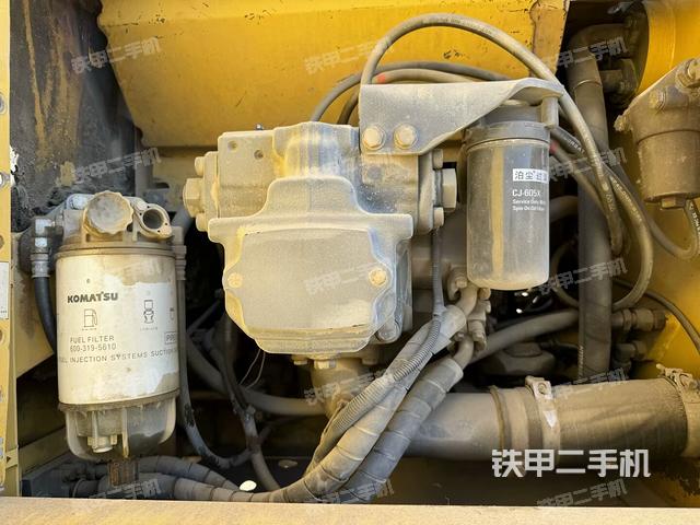 液壓泵艙室正面整體(整機(jī)外觀) 液壓泵艙室正面整體(整機(jī)外觀)