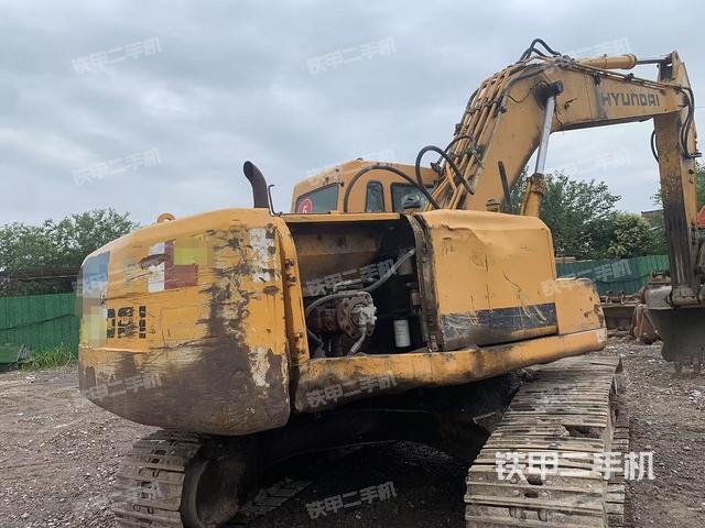 现代R225LC-7挖掘机的设备实拍-第2张实拍照片
