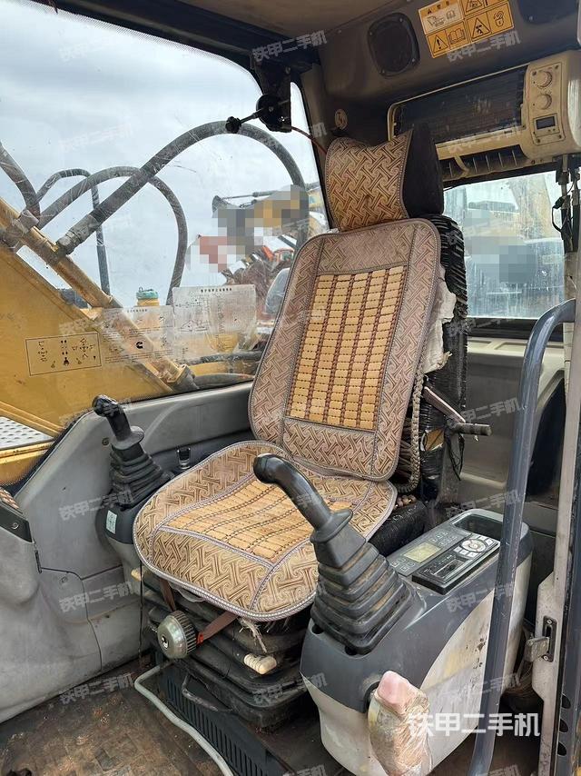 駕駛室整體(整機外觀) 駕駛室整體(整機外觀)