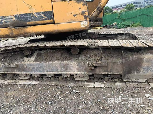 现代R225LC-7挖掘机的设备实拍-第3张实拍照片