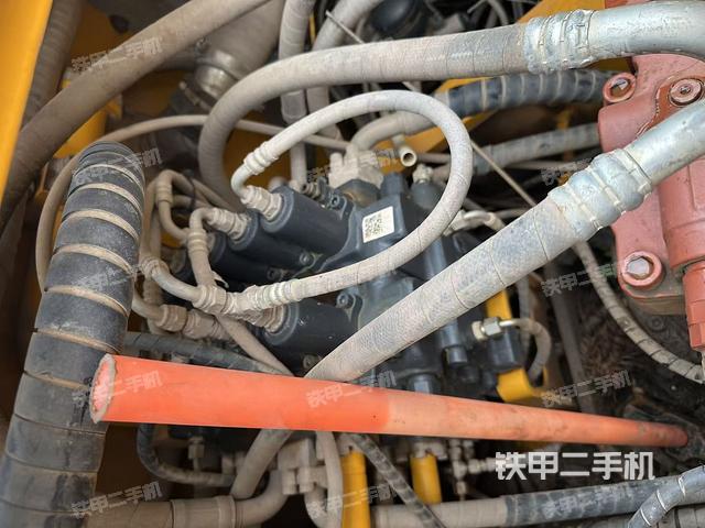 回转马达和主控阀（整机外观）