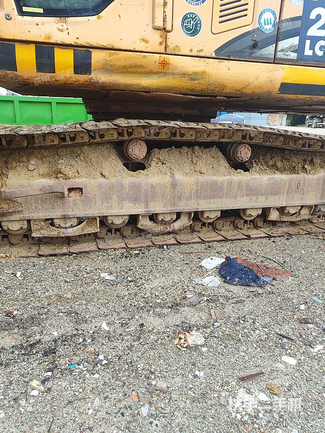 單側(cè)履帶整體(整機外觀) 單側(cè)履帶整體(整機外觀)