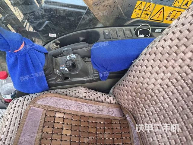 座椅左侧控制台/音响/含左手柄（驾驶室部分）