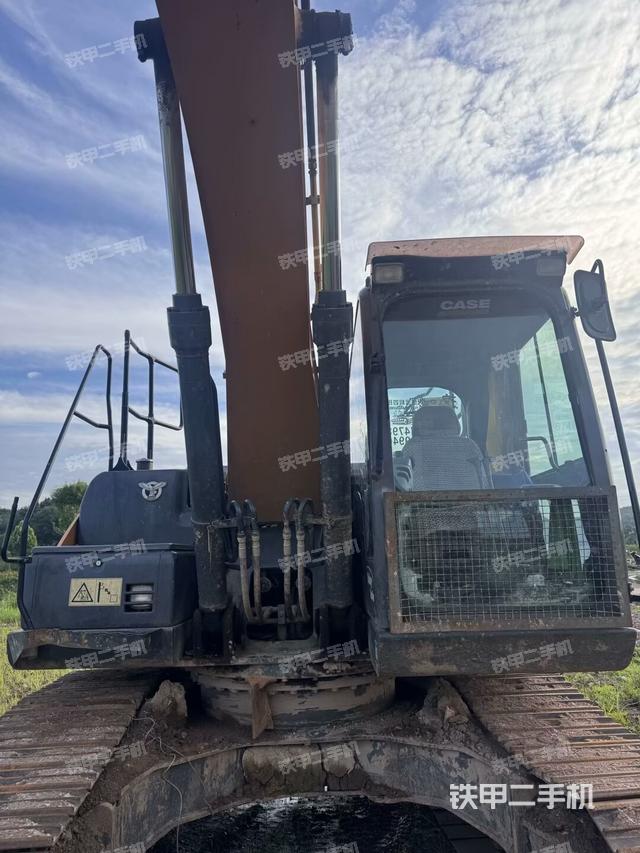 大臂油缸整体 竖拍（工作和回转装置）