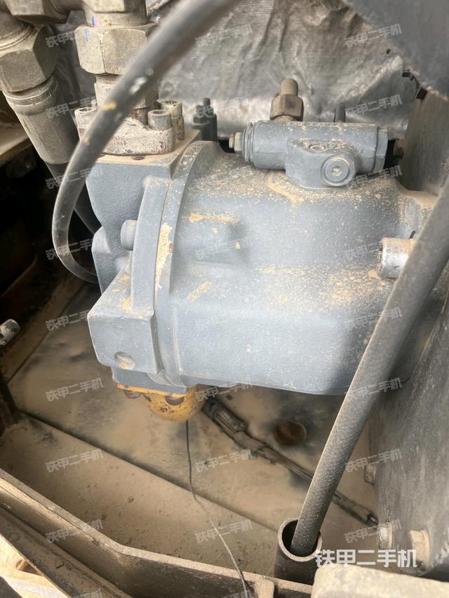 液壓泵艙室正面整體(整機(jī)外觀) 液壓泵艙室正面整體(整機(jī)外觀)