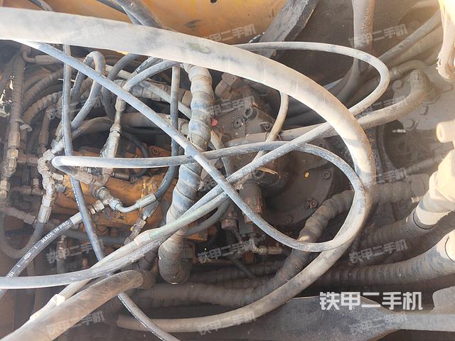 回转马达和主控阀（整机外观）