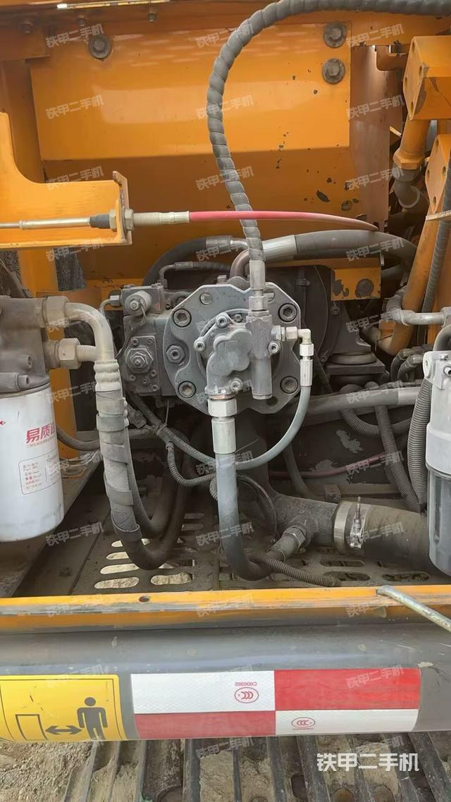 液壓泵艙室正面整體(整機(jī)外觀) 液壓泵艙室正面整體(整機(jī)外觀)