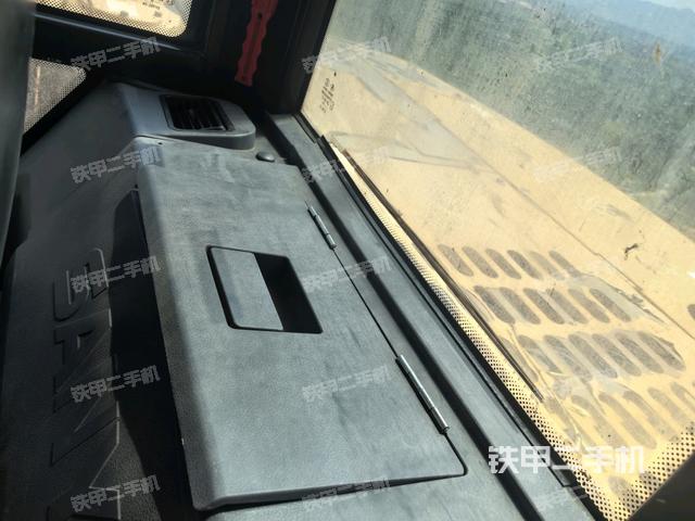 后窗玻璃角標(駕駛室部分) 后窗玻璃角標(駕駛室部分)