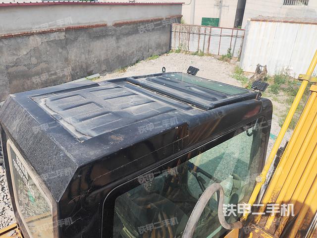 驾驶室顶部（整机外观）