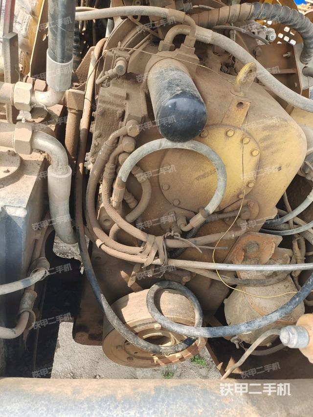 发动机舱全景(压路机发动机舱) 发动机舱全景(压路机发动机舱)