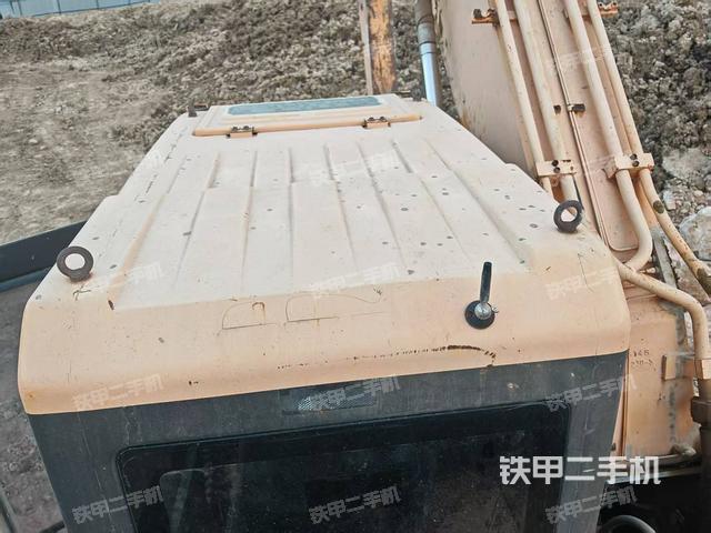 駕駛室頂部(整機外觀) 駕駛室頂部(整機外觀)