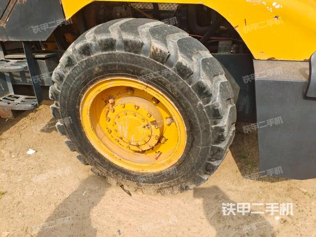 前轮左侧减震块连接及部件（压路机前后车架）