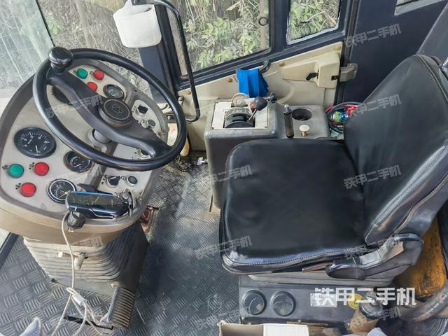 驾驶室操作台（设备外观及核心部件）